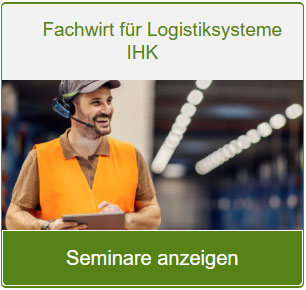 Link zur Seminarseite Fachwirt für Logistiksysteme IHK. Ein Logistik-Mitarbeiter schaut auf eine Checkliste in seinen Händen und lächelt.